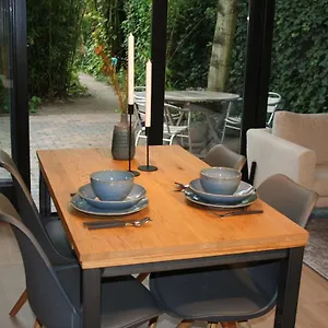 https://bb-behind-the-tree.zandvoort-hotels.com
